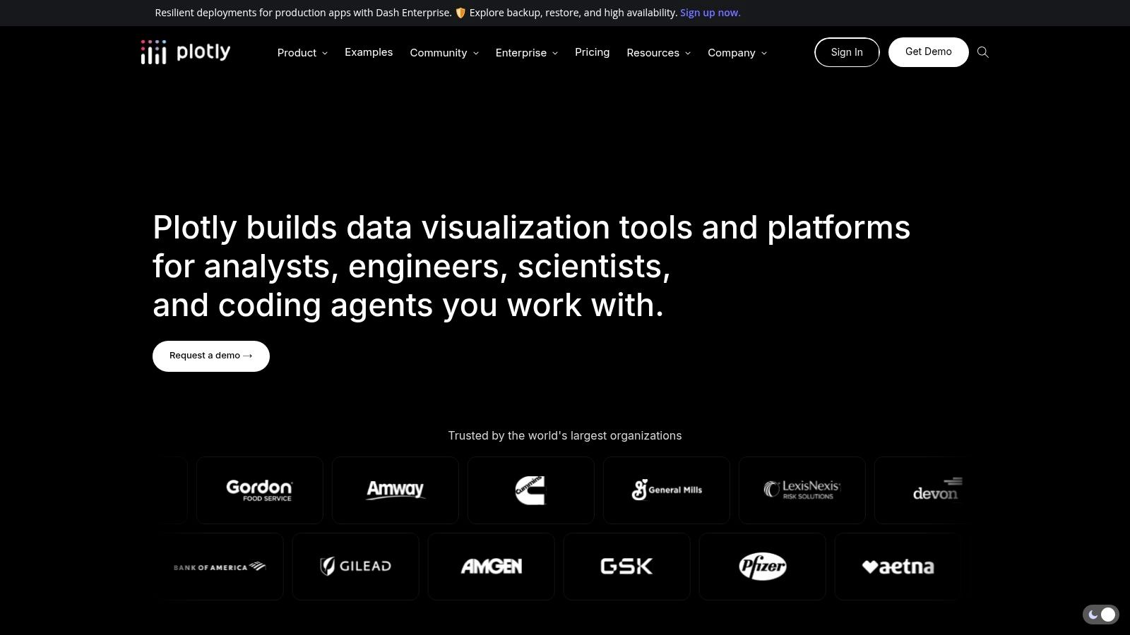 Plotly homepage highlighting Dash apps and custom analytical interfaces.